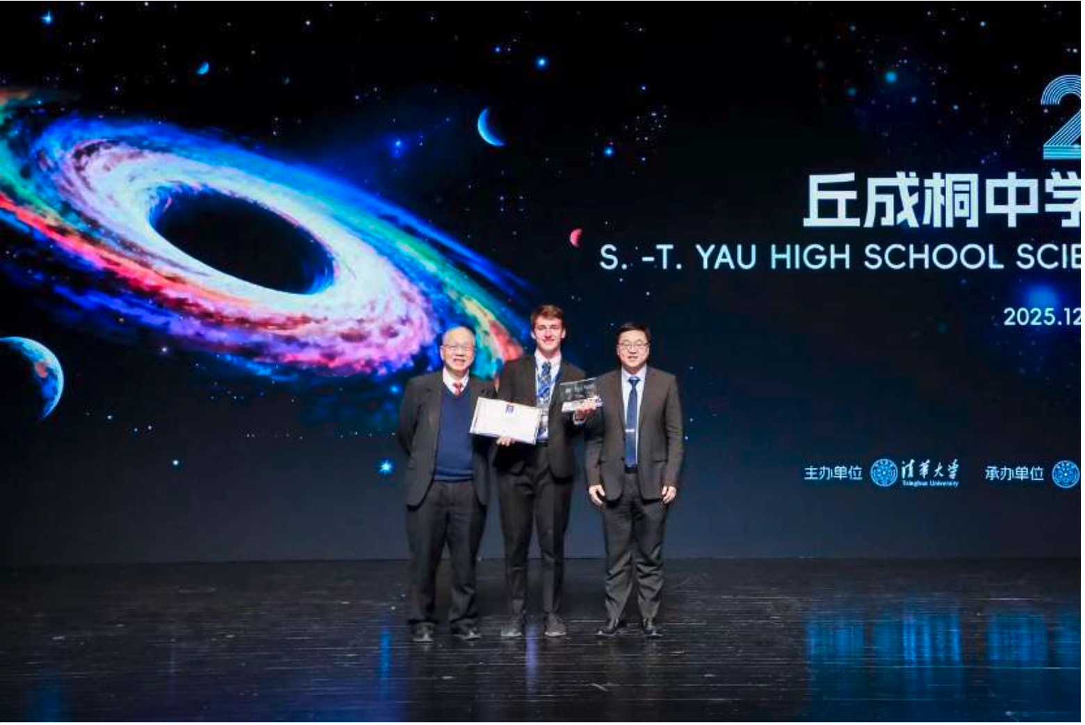 Yau presents prize to Michael Iofin